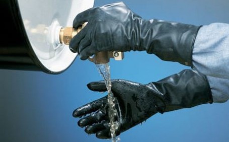 防化手套：種類、選擇、使用和保養(yǎng)的關(guān)鍵