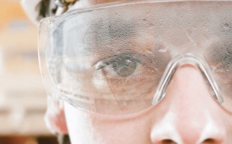 戴防塵口罩導(dǎo)致防護眼鏡起霧怎么辦？