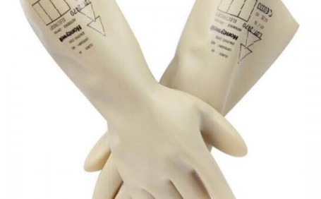 使用絕緣手套應該要注意的事項