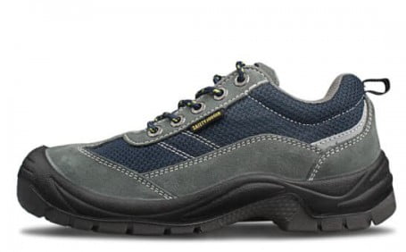 為什么穿安全鞋時，襪子容易被磨破？