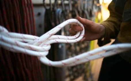 安全逃生：應急逃生繩的使用方法