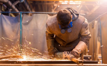 自動變光電焊面罩的使用方法和注意事項