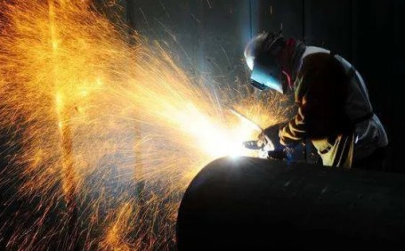 選擇焊工服材質(zhì)可從安全、舒適以及環(huán)保入手