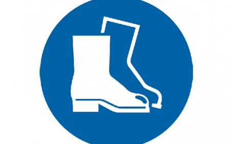 選擇合適的防化學(xué)品鞋，保障工作人員安全