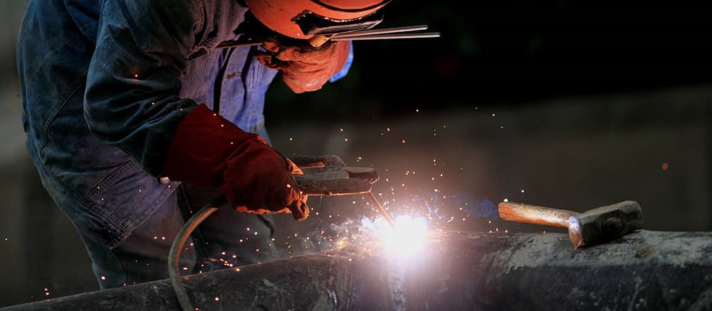 選擇焊工服材質(zhì)可從安全、舒適以及環(huán)保入手