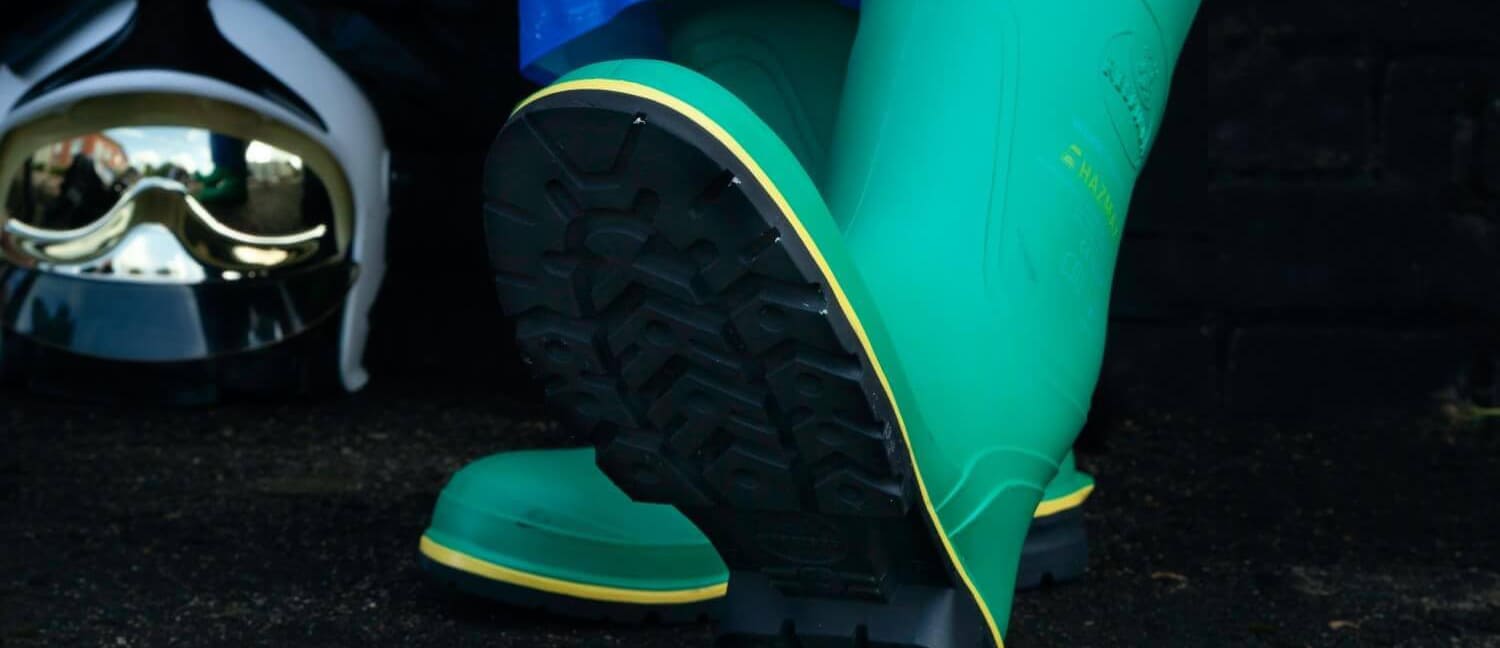 選擇合適的防化學(xué)品鞋，保障工作人員安全