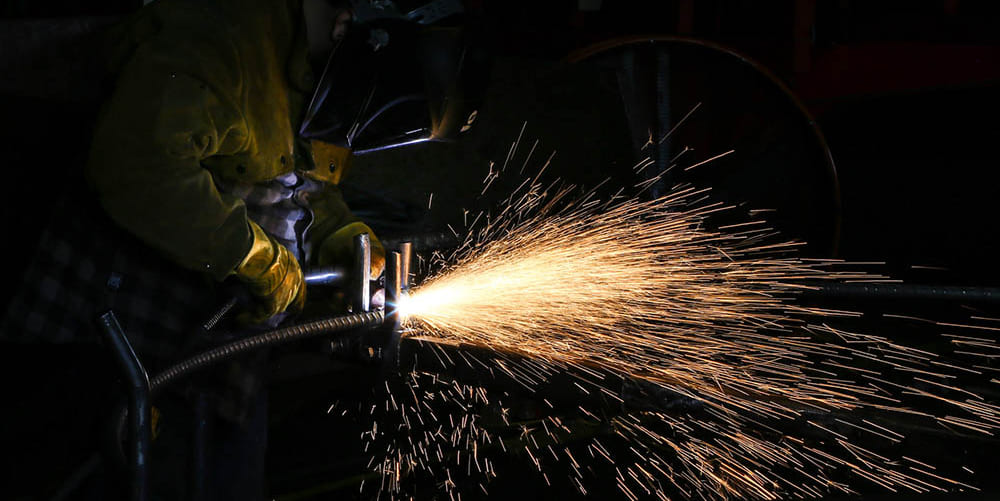 如何選擇合適的電焊服材質(zhì)？