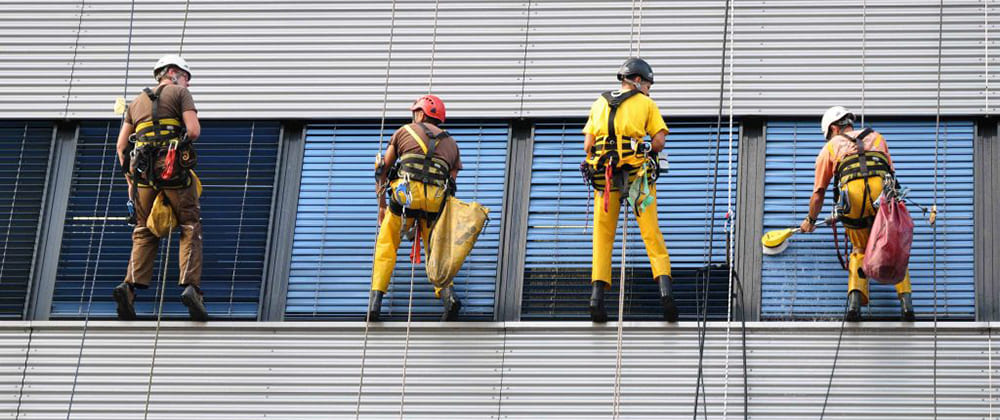 防墜落套裝：類型、穿戴和保養(yǎng)指南