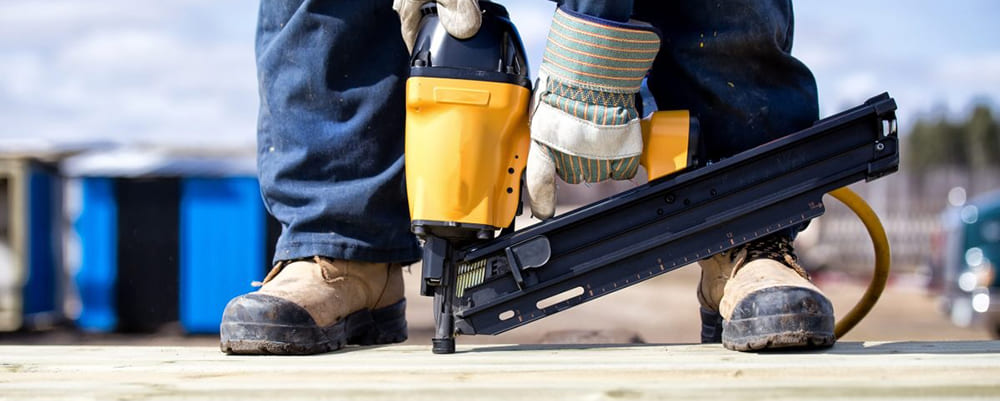 為什么工廠在采購勞保用品時(shí)總是要配置勞保鞋？