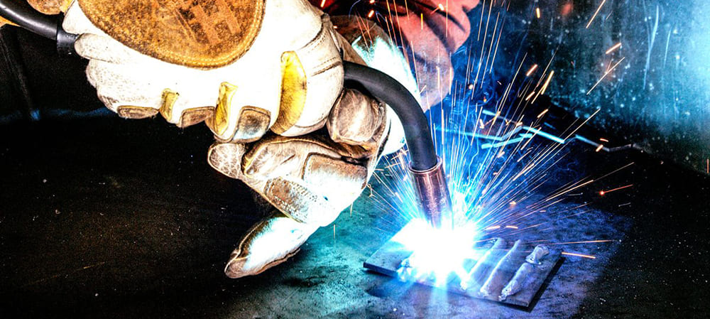 電焊工手套絕緣嗎？